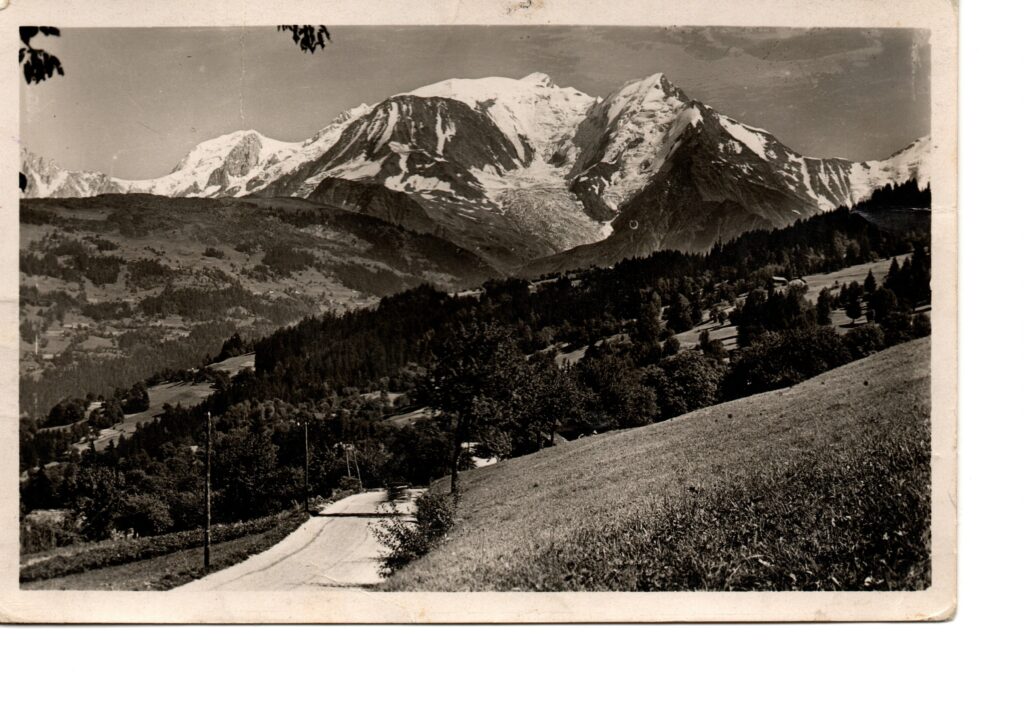 Ancienne carte postale de la chaîne du Mont-Blanc vue depuis la route de Megève à Saint-Gervais-les-Bains