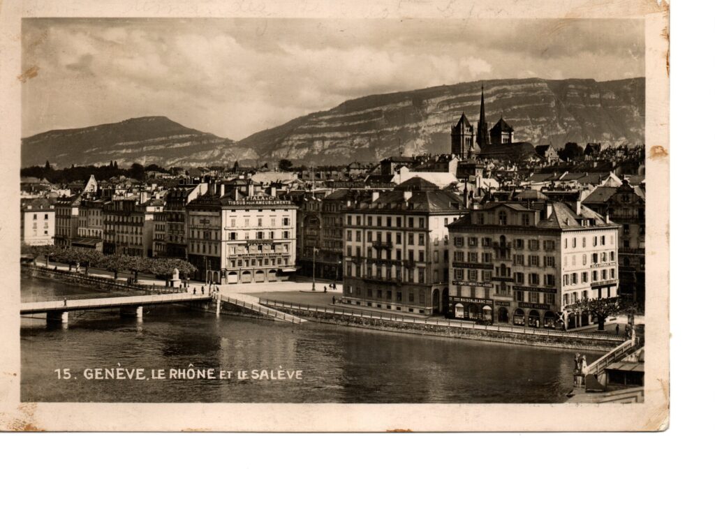 Carte postale ancienne de Genève en 1939 montrant le Rhône, les quais et le Salève