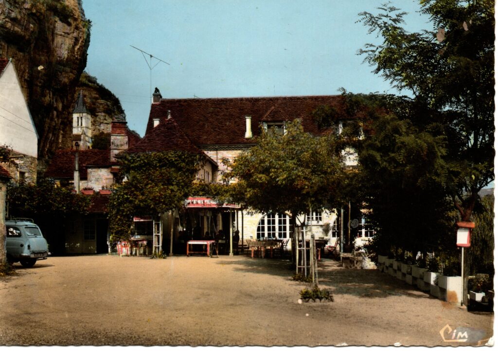 Carte postale ancienne de Gluges, hameau de Martel dans le Lot